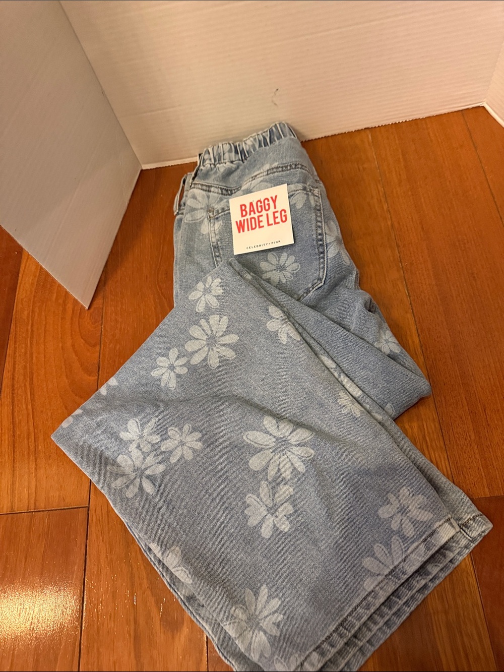 NWT Celebrity Pink Daisy Floral Baggy Wide Leg Jeans Light Wash XS